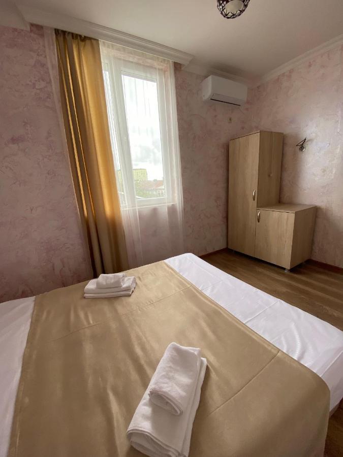 Hotel Holiday House Chkonia Batumi Zewnętrze zdjęcie