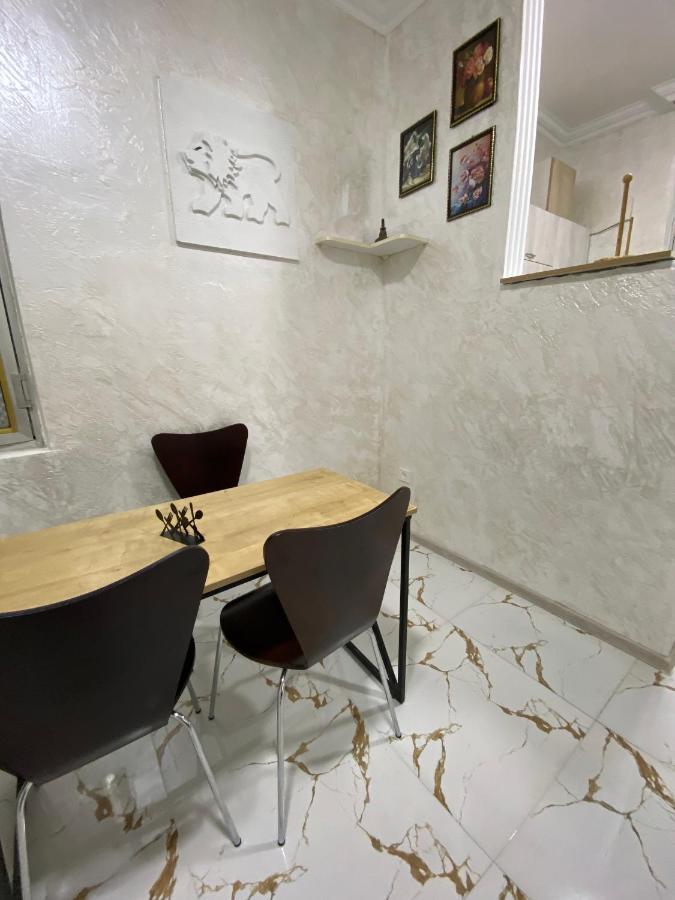 Hotel Holiday House Chkonia Batumi Zewnętrze zdjęcie