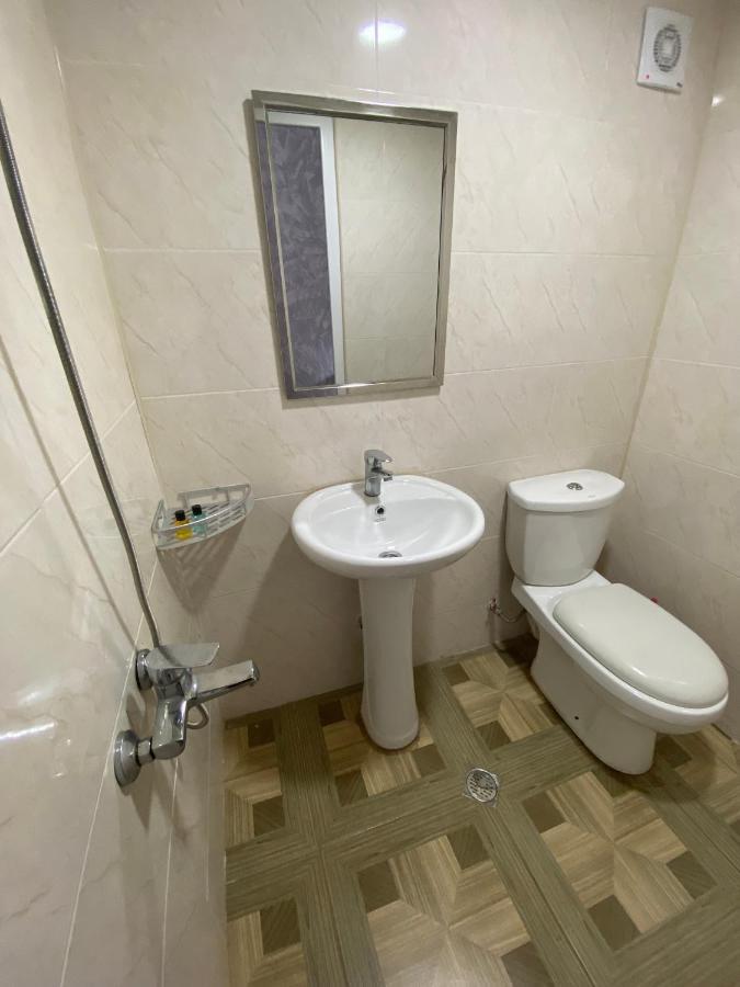 Hotel Holiday House Chkonia Batumi Zewnętrze zdjęcie