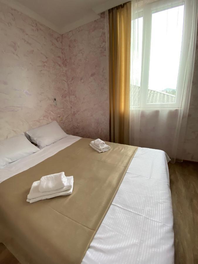Hotel Holiday House Chkonia Batumi Zewnętrze zdjęcie