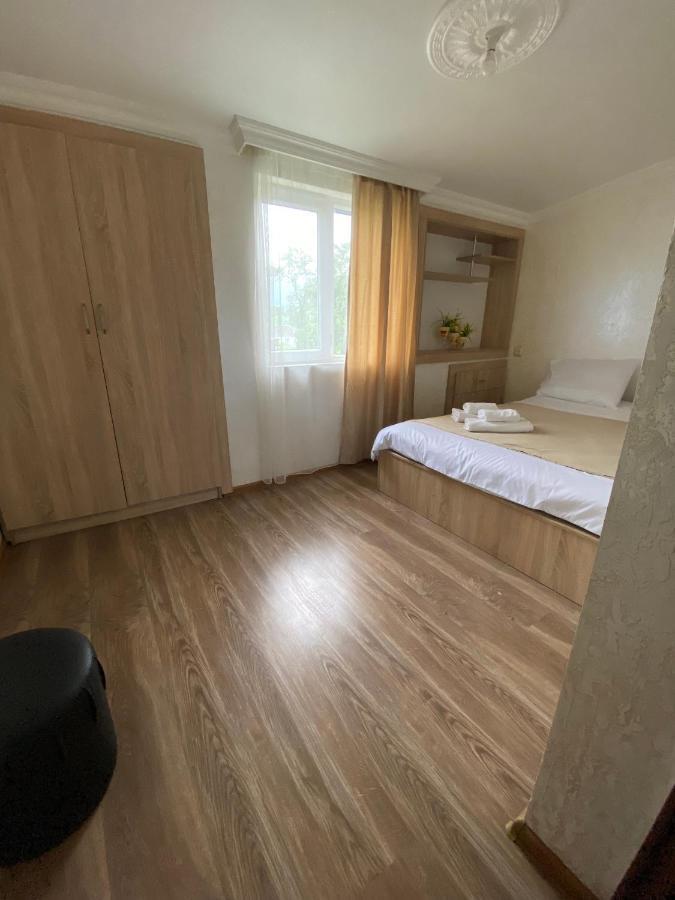 Hotel Holiday House Chkonia Batumi Zewnętrze zdjęcie