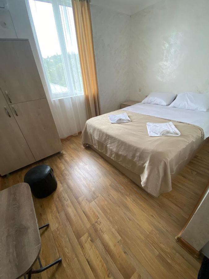 Hotel Holiday House Chkonia Batumi Zewnętrze zdjęcie