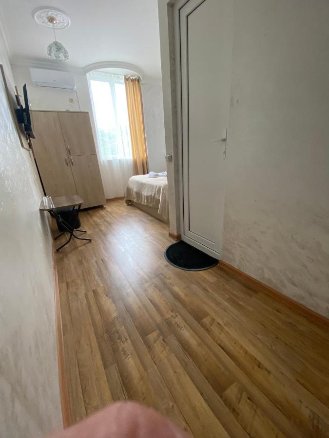 Hotel Holiday House Chkonia Batumi Zewnętrze zdjęcie