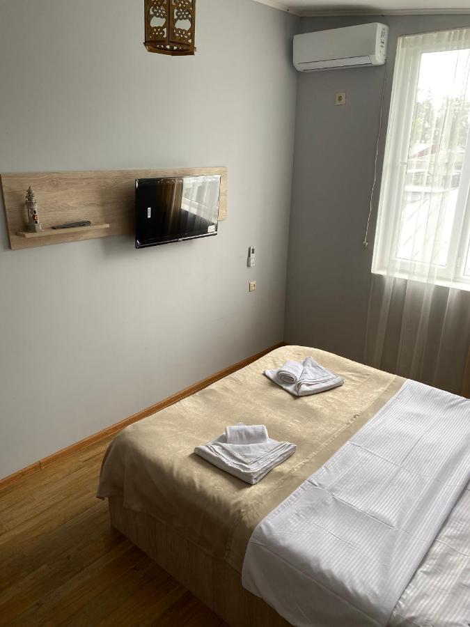 Hotel Holiday House Chkonia Batumi Zewnętrze zdjęcie