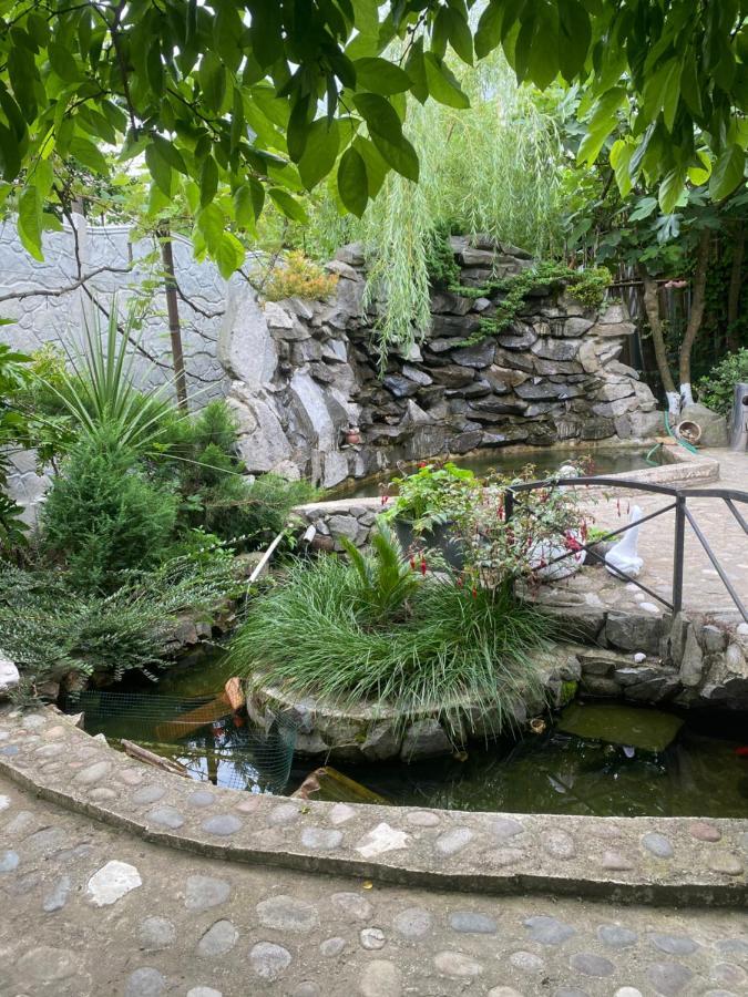 Hotel Holiday House Chkonia Batumi Zewnętrze zdjęcie