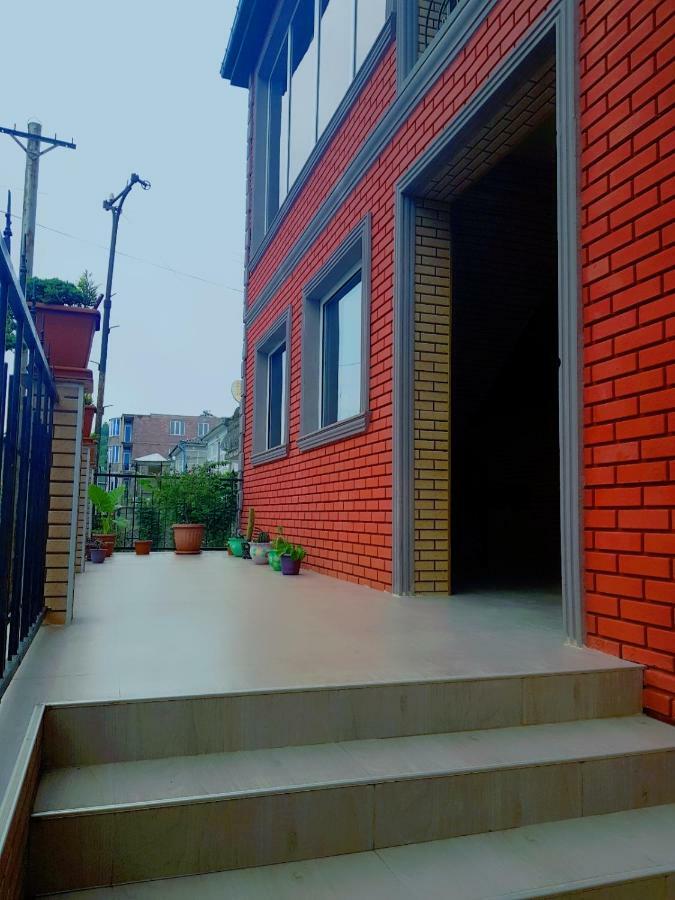 Hotel Holiday House Chkonia Batumi Zewnętrze zdjęcie